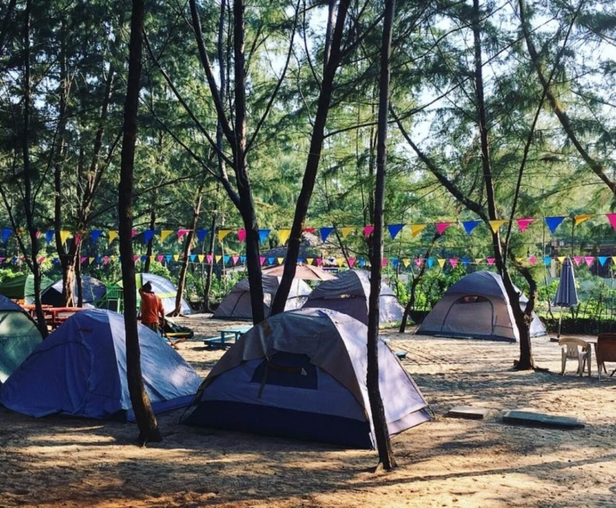 Cắm trại qua đêm bên bờ biển (Ảnh: Sài Gòn Camp)