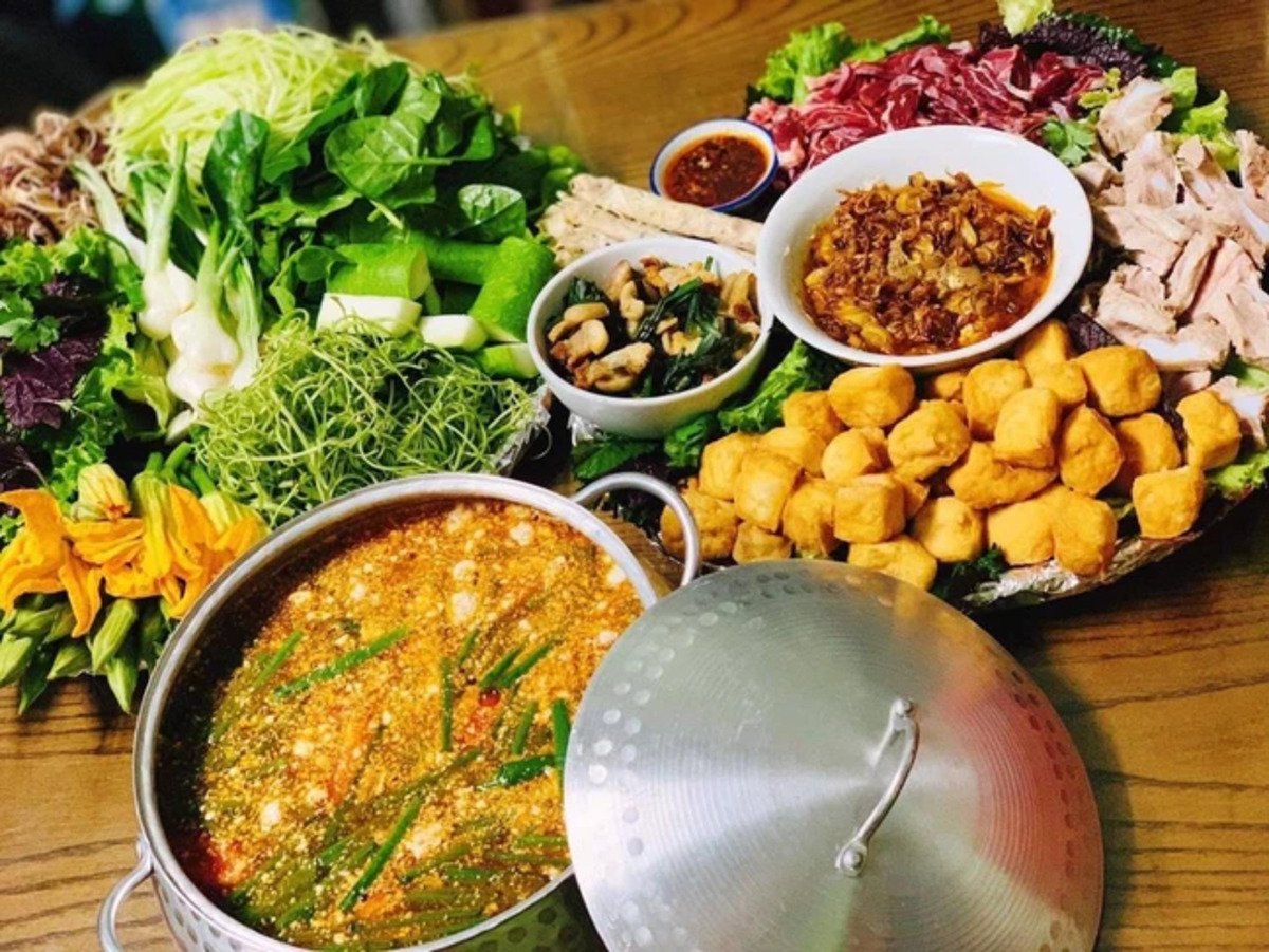 Lẩu cua đồng (Ảnh: aFamily)