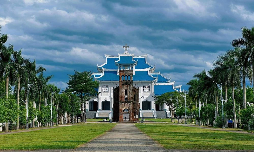 Kiến trúc độc đáo tại thánh đường Đức Mẹ La Vang (Ảnh: Internet)