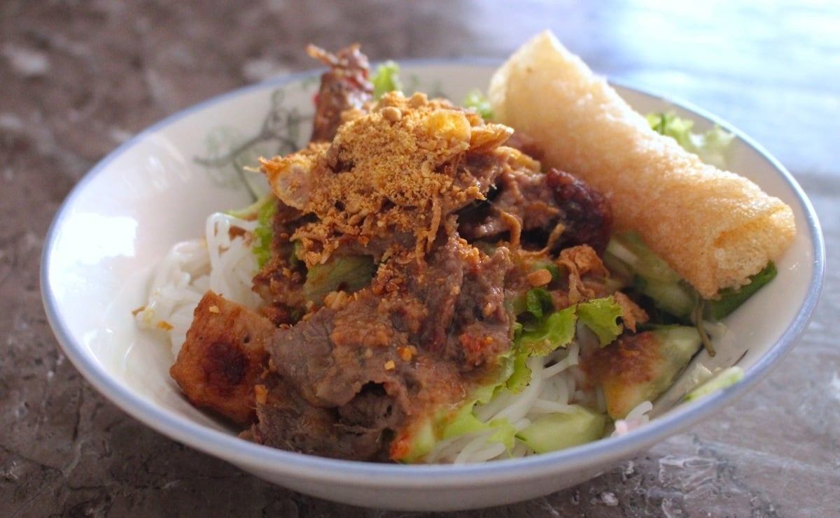 Review 5 quán bún thịt nướng ngon nức tiếng ở Quy Nhơn - ảnh 2