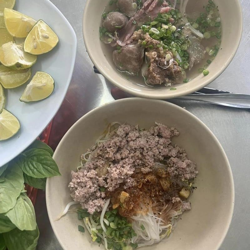 Không gian thân thiện và hương vị đậm đà níu chân thực khách (Ảnh: Interent)