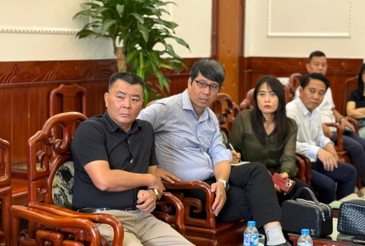 Ông Nguyễn Tuấn Anh, Phó Chủ tịch Thường trực Câu lạc bộ Lữ hành Unesco Hà Nội, chia sẻ ý tưởng sáng tạo cho dự án tàu du lịch Hà Nội (Ảnh: Báo ĐầuTư)