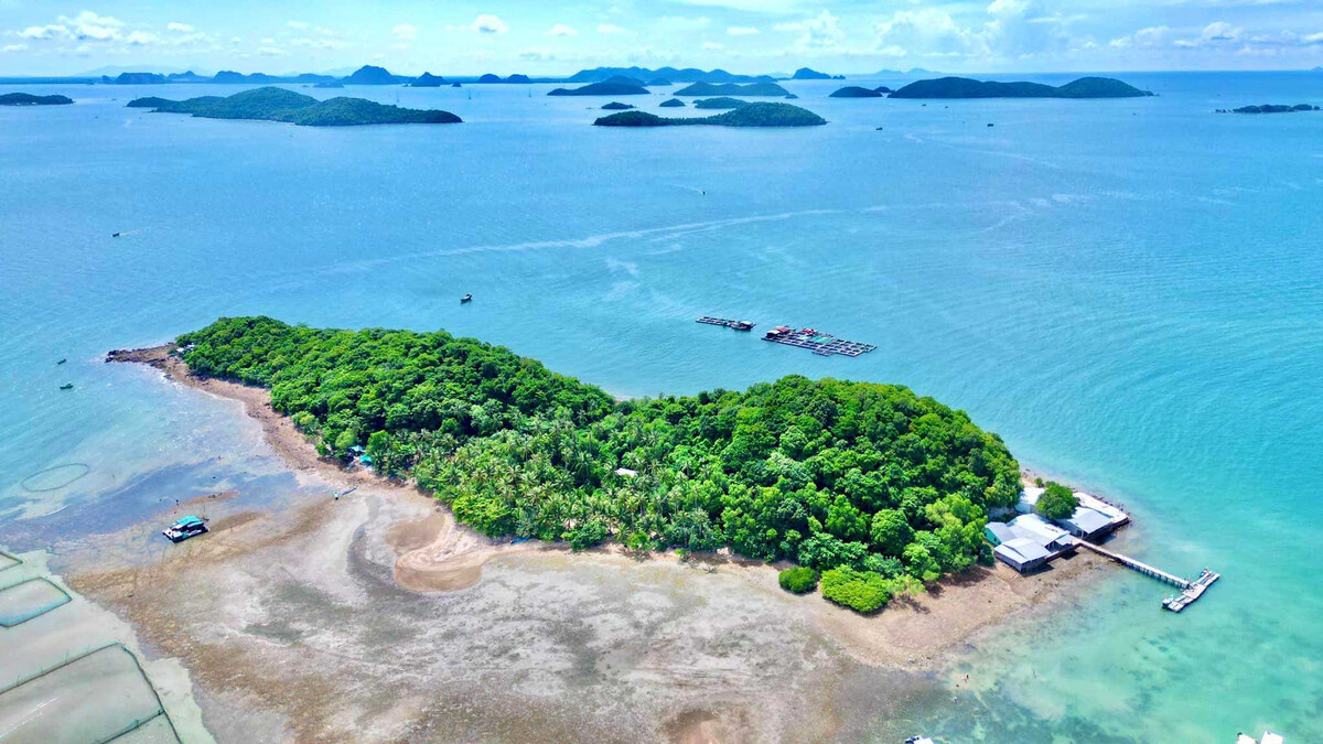 Ba Hòn Đầm là một cụm gồm ba hòn đảo nhỏ: Hòn Đầm Đước, Hòn Đầm Dương và Hòn Đầm Giếng ở Kiên Giang. (Ảnh: Internet)