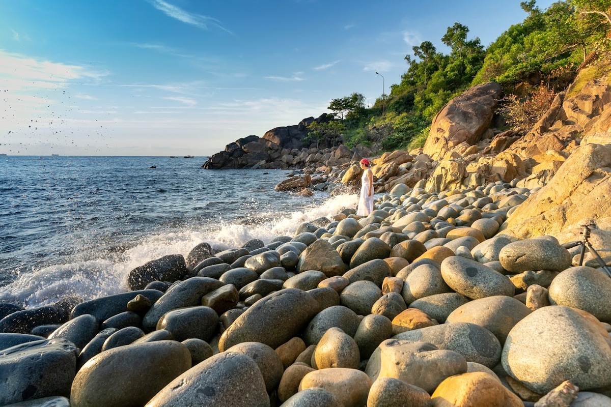 Chiêm ngưỡng bãi biển tuyệt đẹp ở miền Trung: Nơi từng là bãi tắm riêng của Nam Phương Hoàng hậu - ảnh 2