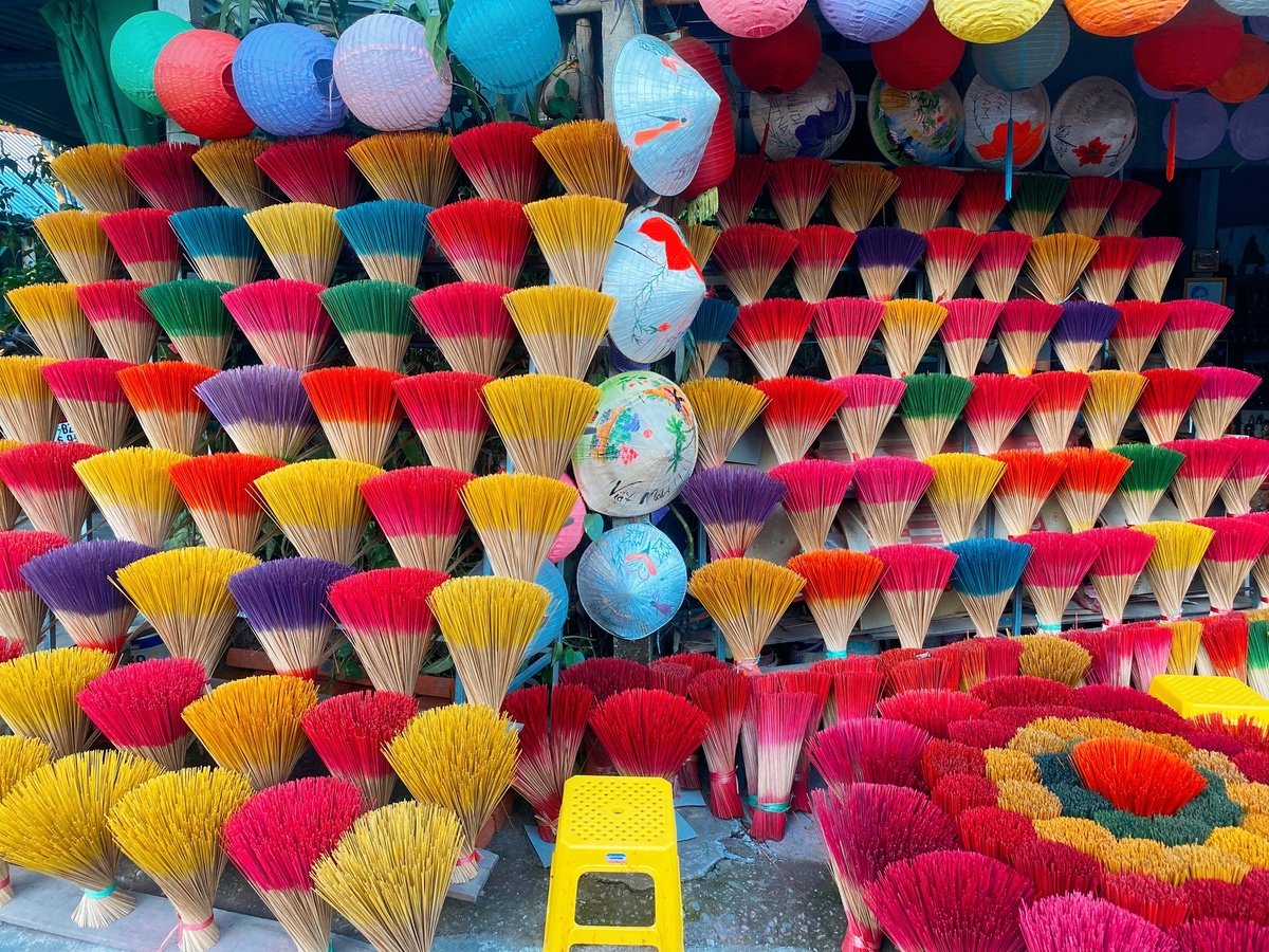 Làng hương Thủy Xuân (Ảnh: Saco Travel)