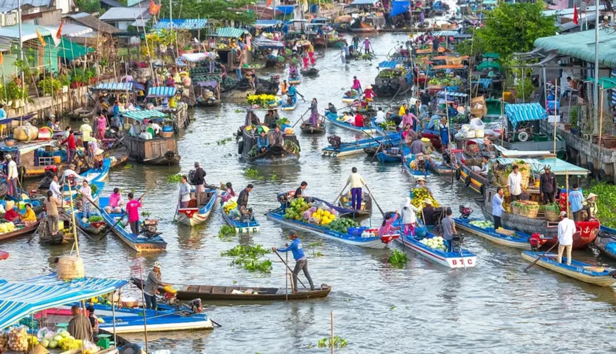 Chợ Nổi Long Xuyên (Ảnh: Traveloka)