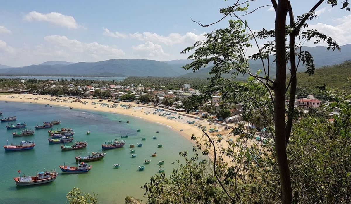 Từ sân bay Tuy Hòa đến Bãi Ôm bao xa? - ảnh 1