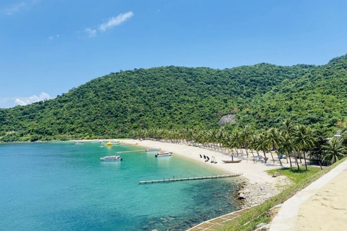 Bãi Ông nằm ở phía Tây Bắc Hòn Lao, hòn đảo lớn nhất thuộc cụm đảo Cù Lao Chàm (Nguồn: Internet)
