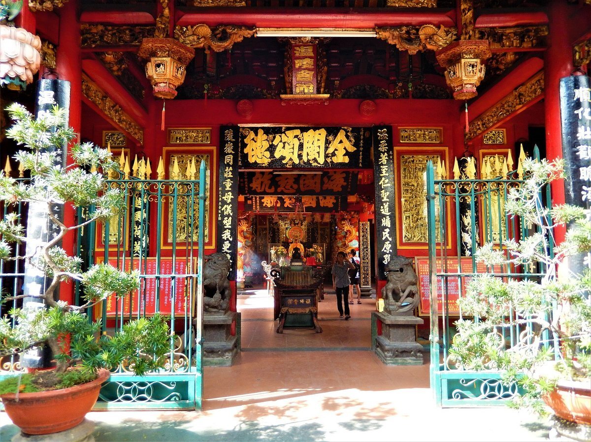 Hội quán Ôn Lăng: Độc đáo ngôi chùa người Hoa nổi tiếng tại TP.HCM - ảnh 1