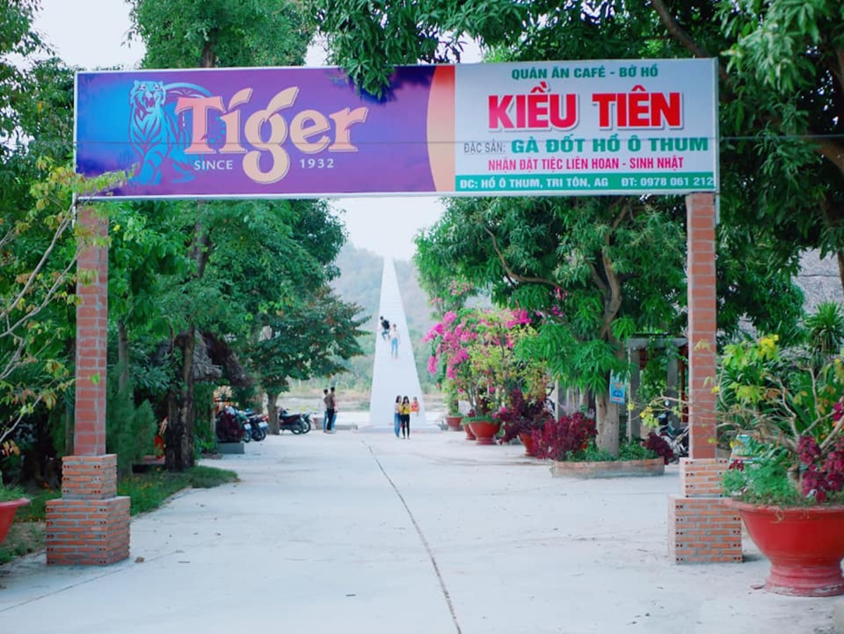 Gà đốt Kiều Tiên (Ảnh: Gà đốt Kiều Tiên)