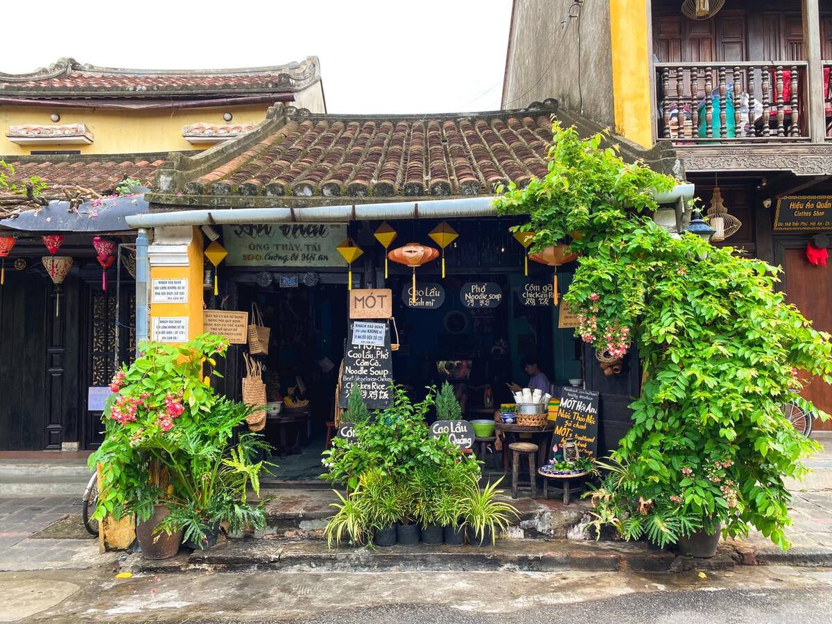 Quán nước Mót nhìn từ bên ngoài (Nguồn: Internet)
