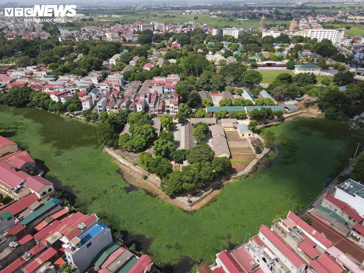 Thành được bao bọc bởi hệ thống hào rộng và sâu. (Ảnh: VTC News)