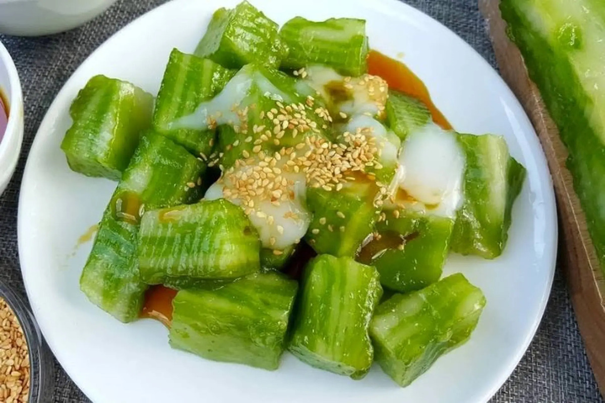 Bánh được rắc ít vừng để tăng độ ngậy (Nguồn: Internet)