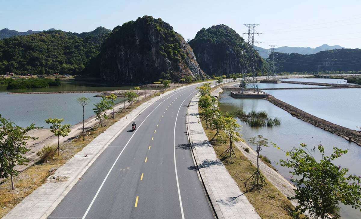 Chiêm ngưỡng cung đường xuyên đảo Cát Bà đẹp khó tin - ảnh 2