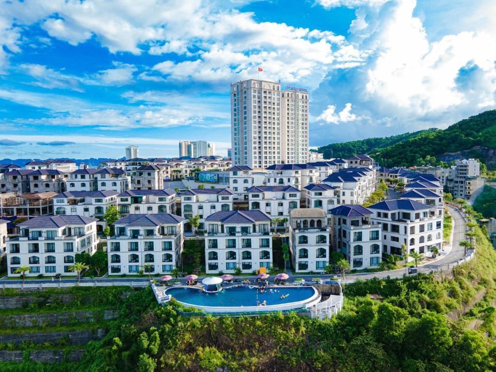 Lưu ngay top 5 resort, khách sạn nghỉ dưỡng đẹp nhất Hạ Long cho hè 2025 - ảnh 4