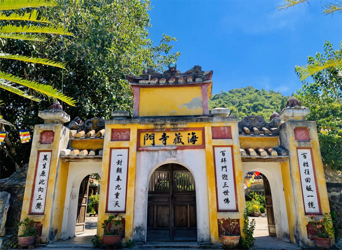 Cổng tam quan chùa Hải Tạng (Nguồn: Internet)