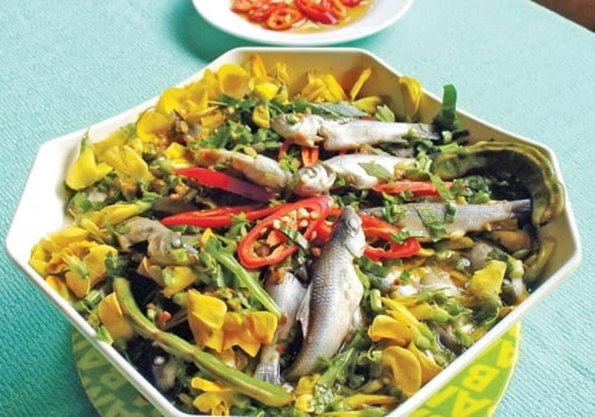 Cá linh kho bông điên điển (Nguồn: Internet)
