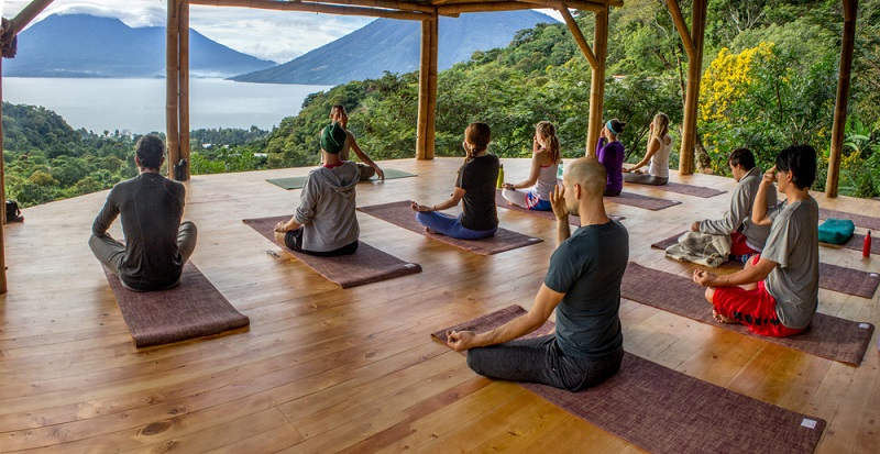 Yoga kết hợp nghỉ dưỡng (Ảnh: Internet)
