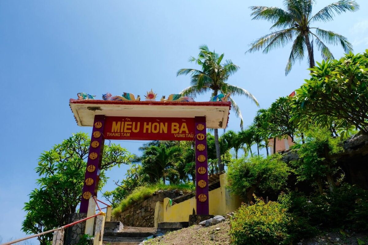 Đi miếu Hòn Bà cầu gì? (Nguồn: Internet)