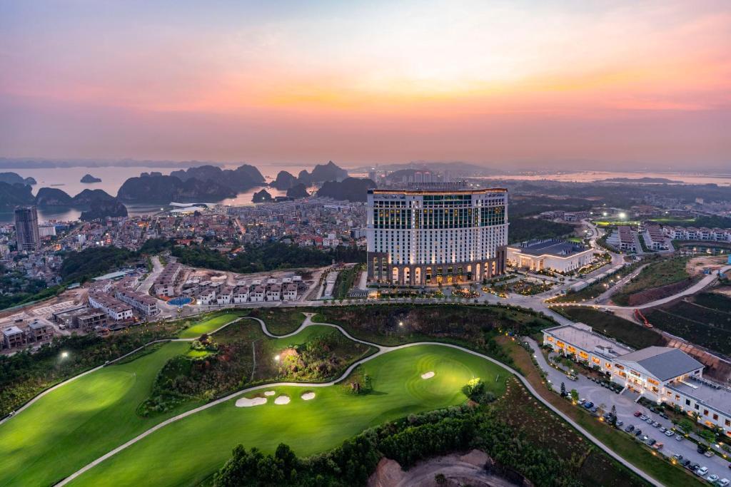 Top 5 khách sạn 5 sao nổi tiếng nhất Quảng Ninh - ảnh 2