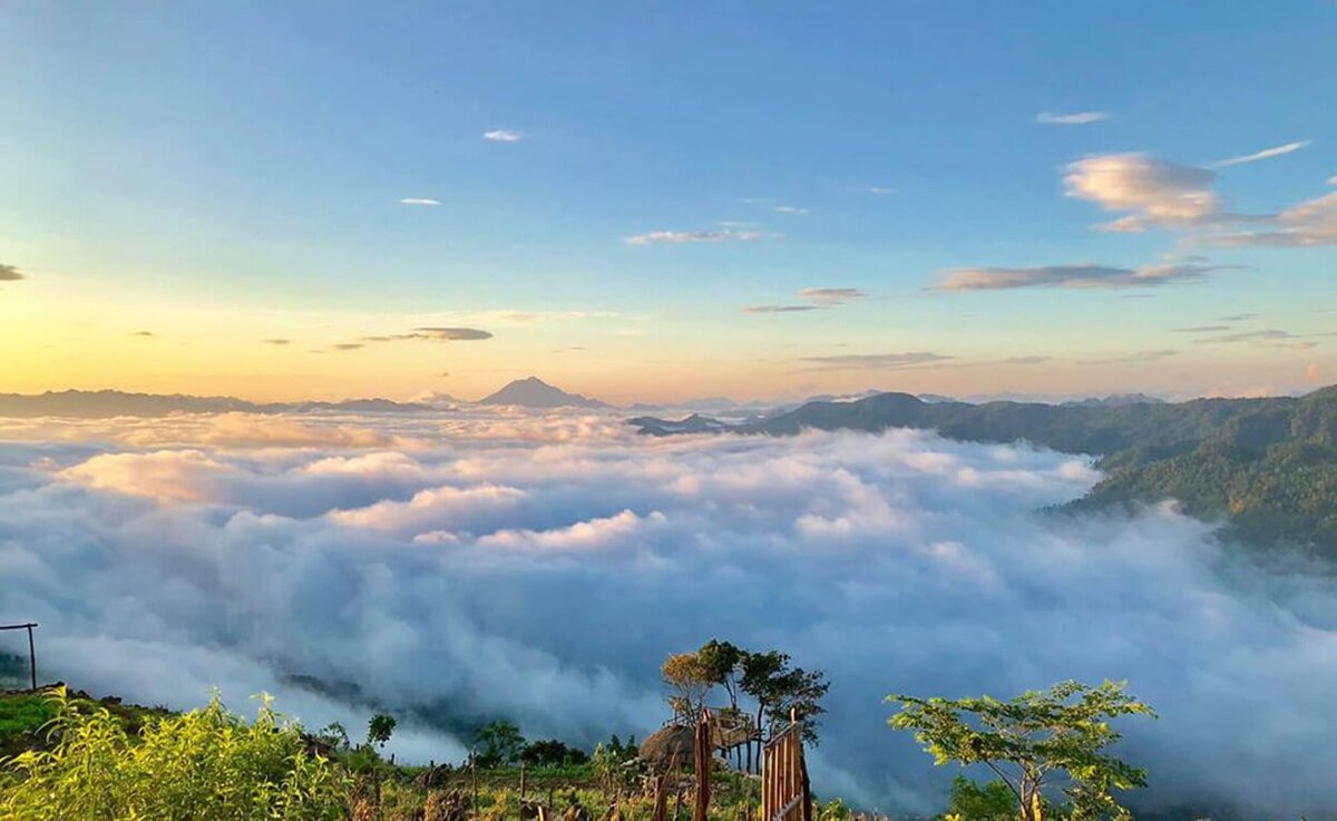 Khám phá điểm săn mây tuyệt đẹp ở Hoà Bình, cách Hà Nội 4 tiếng lái xe - ảnh 1