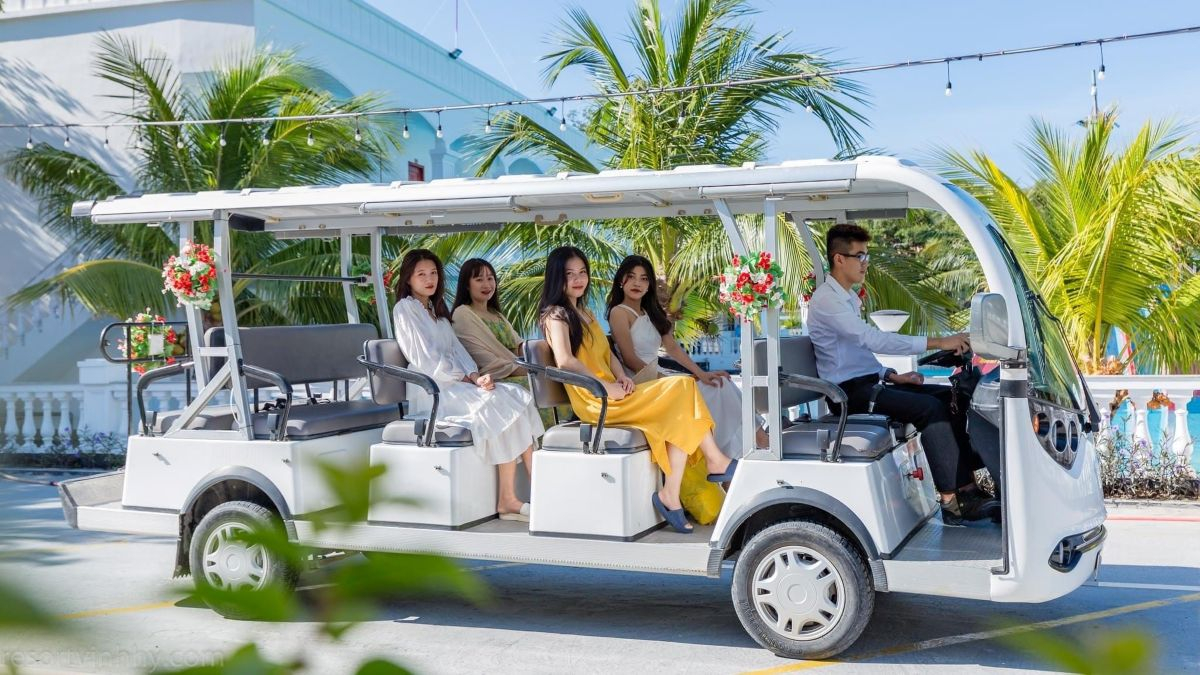 Xe điện khám phá vịnh Vĩnh Hy (Nguồn: Resort Vĩnh Hy)