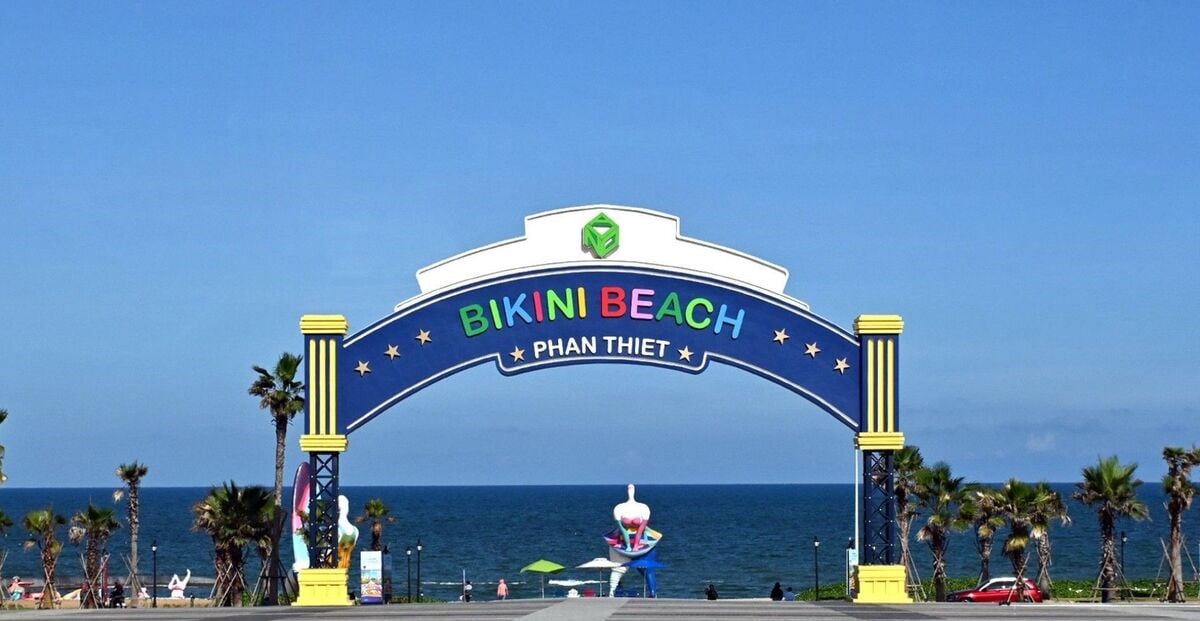 Cổng chào của Bikini Beach (Nguồn: Internet)