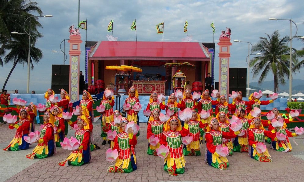 Lễ hội không chỉ mang ý nghĩa tâm linh mà còn là không gian sống động của văn hóa nghệ thuật