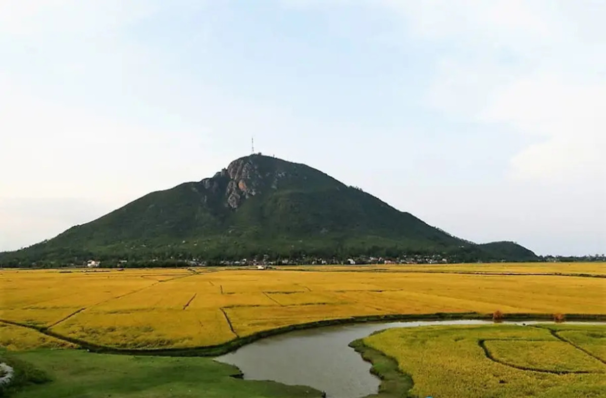 Núi Chóp Chài (Nguồn: Internet)