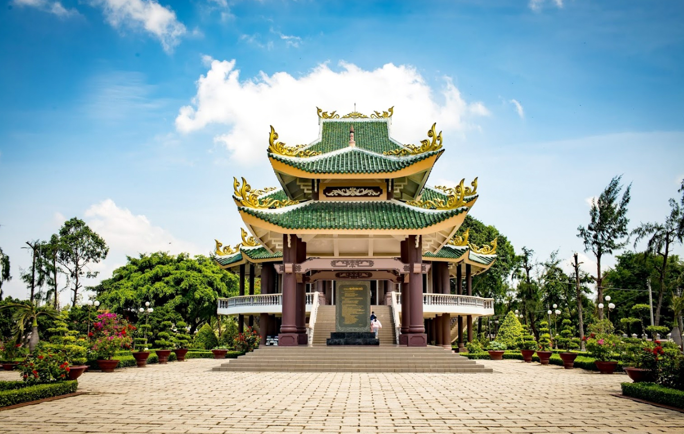 Nơi giáo dục truyền thống cho thế hệ trẻ, thu hút hàng nghìn lượt khách mỗi năm đến dâng hương (Ảnh: Internet)