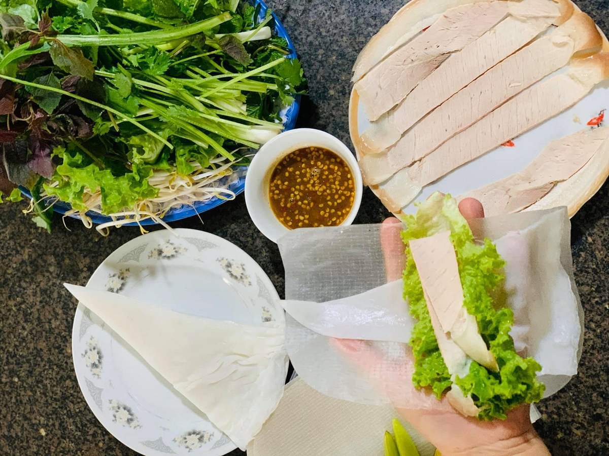 Bánh tráng cuốn thịt heo là món ăn không thể bỏ lỡ khi tới Đà Nẵng. (Ảnh: Internet)