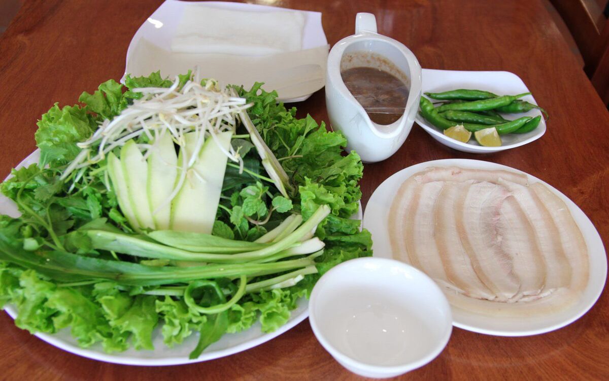 Bánh tráng cuốn thịt heo Đà Nẵng: Món ăn ngon không thể bỏ lỡ - ảnh 2