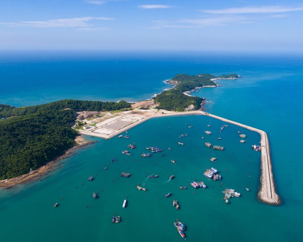 Top 5 địa điểm du lịch gần Hạ Long nên đi dịp hè 2025 - ảnh 2