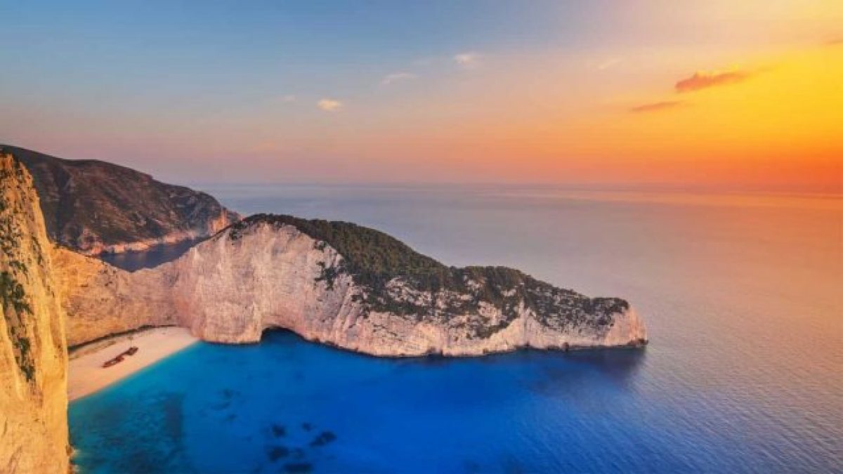 Vịnh Navagio là một trong những vịnh đẹp nhất thế giới. (Ảnh: Internet)