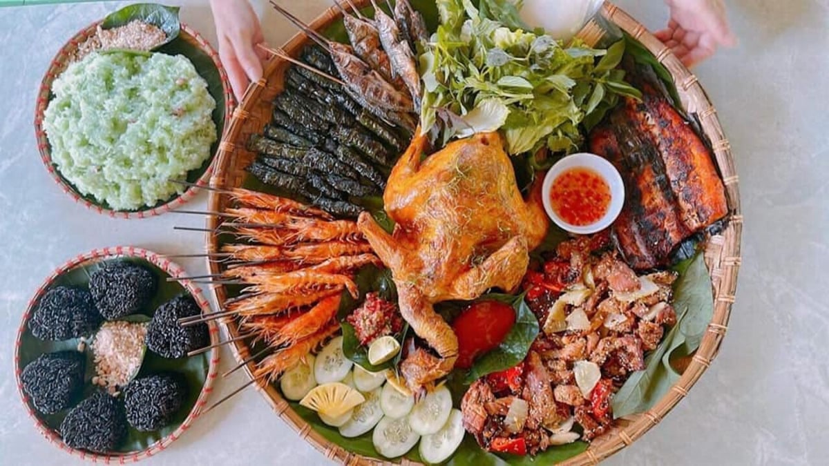 Mâm cơm hấp dẫn tại khu du lịch sinh thái Sơn Kiều (Ảnh: Khu Du lịch Sinh Thái SƠN KIỀU)