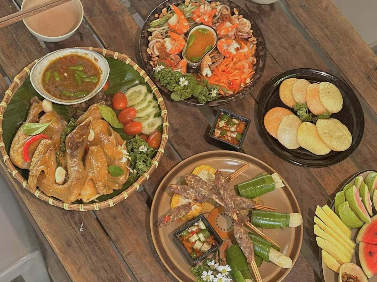 Ẩm thực đa dạng, phong phú (Nguồn: Lữ Quán Village - Camping Núi Bà Đen)