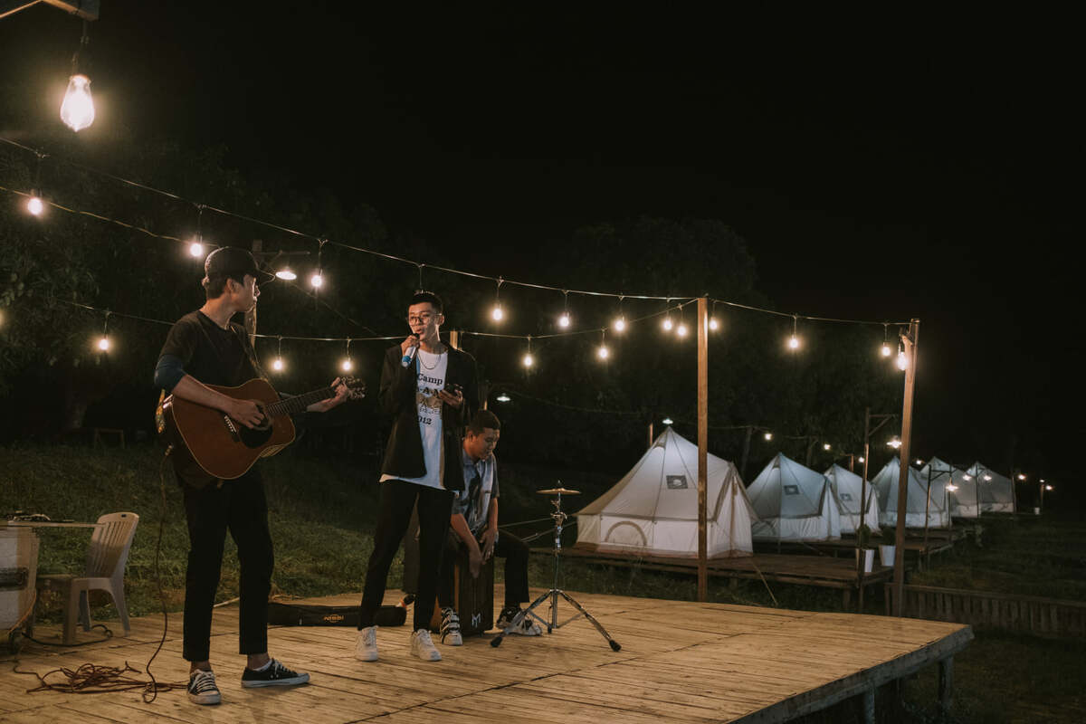 Buổi biểu diễn acoustic (Nguồn: Lữ Quán Village - Camping Núi Bà Đen)