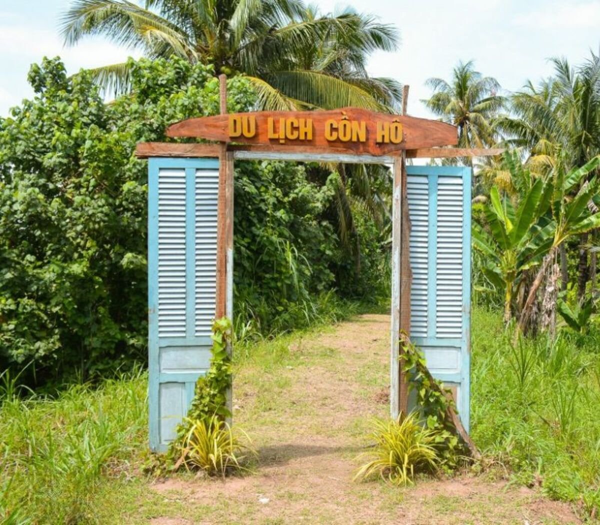 Cồn Hô là một cồn đất nhỏ nằm ven sông Cổ Chiên, thuộc ấp Mỹ Hiệp A, xã Đức Mỹ, huyện Càng Long, tỉnh Trà Vinh (Ảnh: Tour du lịch Miền Tây)