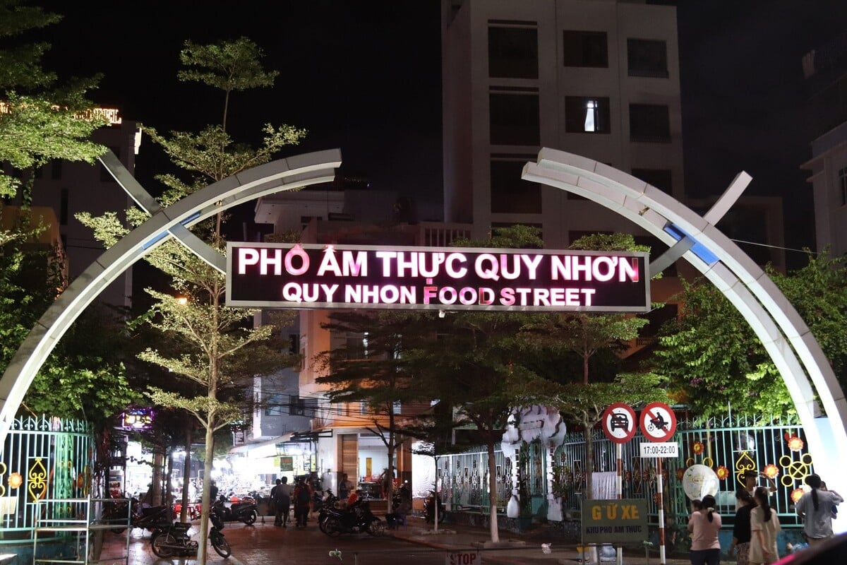 Cổng vào phố ẩm thực Quy Nhơn (Nguồn: Internet)
