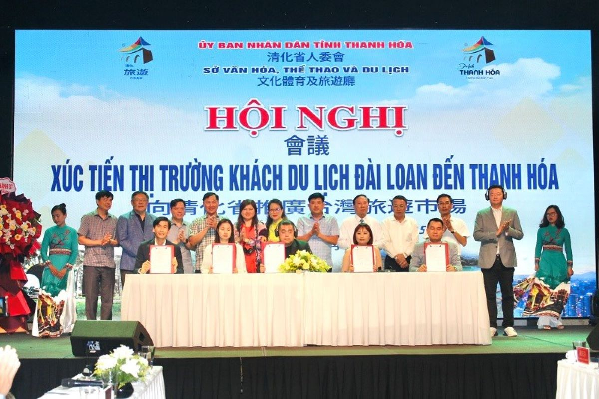 Đại diện doanh nghiệp du lịch Thanh Hóa - Đài Loan ký kết biên bản ghi nhớ hợp tác (Ảnh: Báo Văn Hóa)