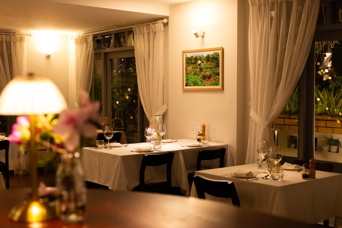 Không gian nhà hàng ấm cúng lãng mạn (Ảnh: Chefs Dalat)