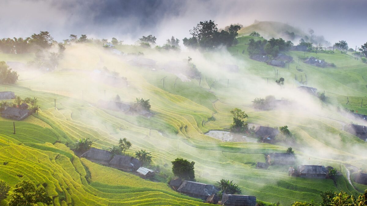 Bản Phùng Hà Giang: Vẻ đẹp tựa cổ tích nơi miền đá nở hoa - ảnh 1