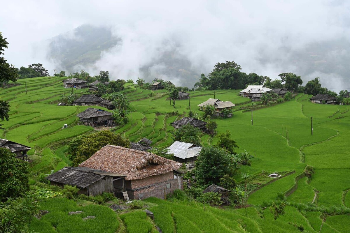 Bản Phùng Hà Giang: Vẻ đẹp tựa cổ tích nơi miền đá nở hoa - ảnh 3