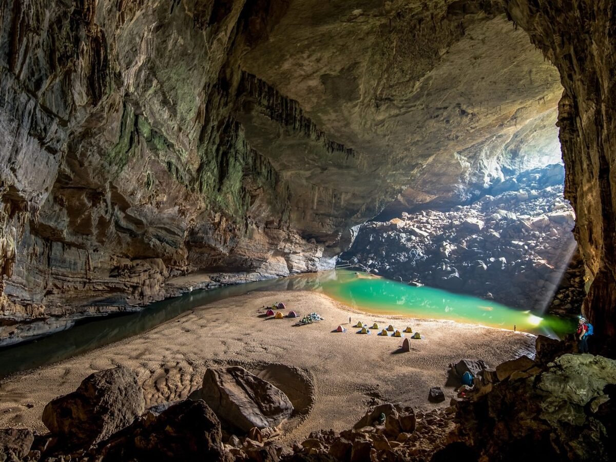 Bên trong hang Én (Ảnh: Oxalis Adventure)