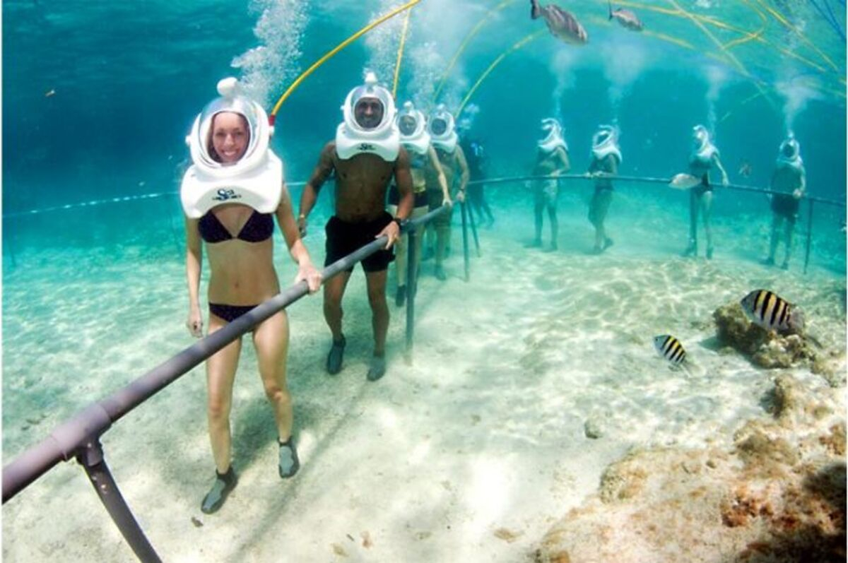 Sea Walking là hình thức độc đáo cho phép bạn đi bộ dưới đáy biển ở độ sâu khoảng 4-6 mét (Ảnh: Hiệp Hội Du Lịch Quảng Nam)