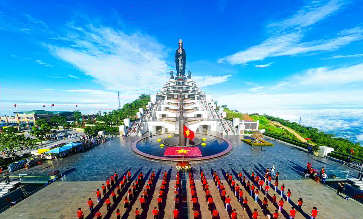 Không gian rộng lớn của đỉnh núi (Nguồn: Internet)