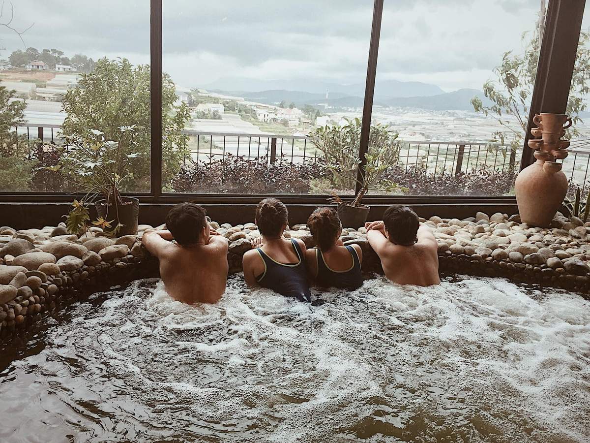 Trải nghiệm spa, tắm lá thuốc và nghỉ dưỡng (Ảnh: Lê Travel)