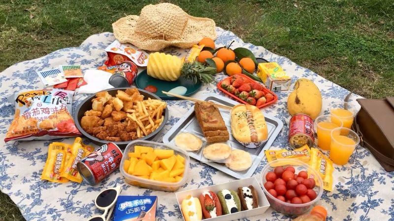 Đừng quên mang những chiếc thảm picnic xinh xắn (Ảnh: Internet)