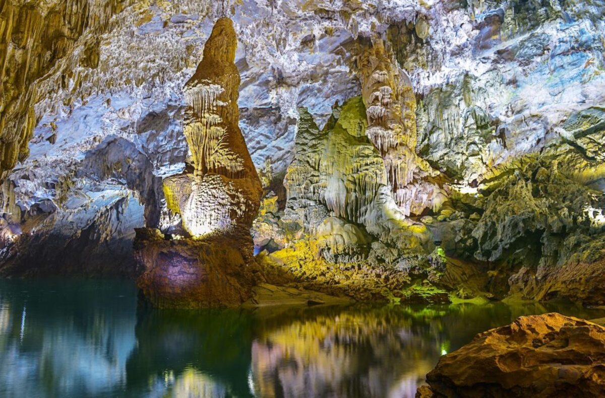 Bên trong động Phong Nha – Kẻ Bàng (Ảnh: Quảng Bình Travel)