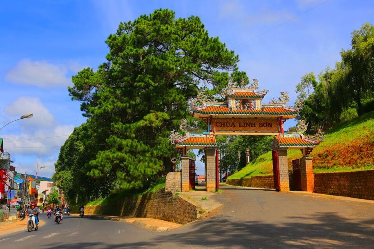 Cổng chùa Linh Sơn (Nguồn: Internet)